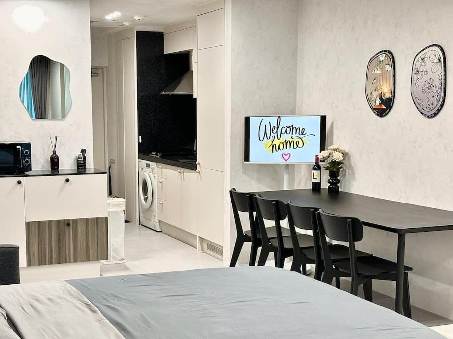 Euljiro 1-ga 2mins Apartment Seoul